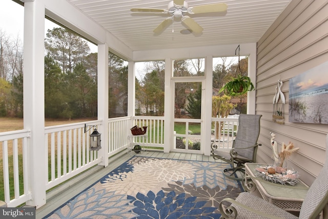 sunroom featuring ceiling fan