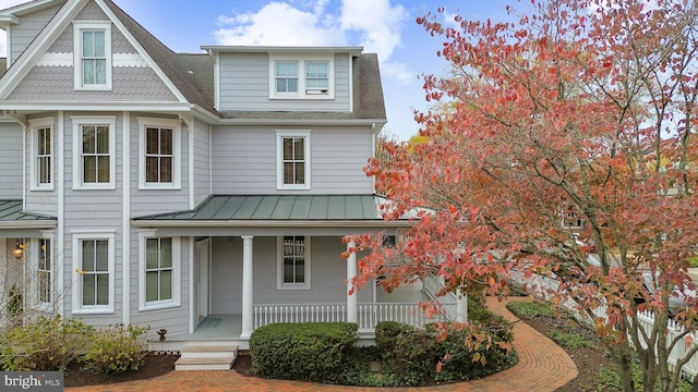 view of front of property featuring covered porch