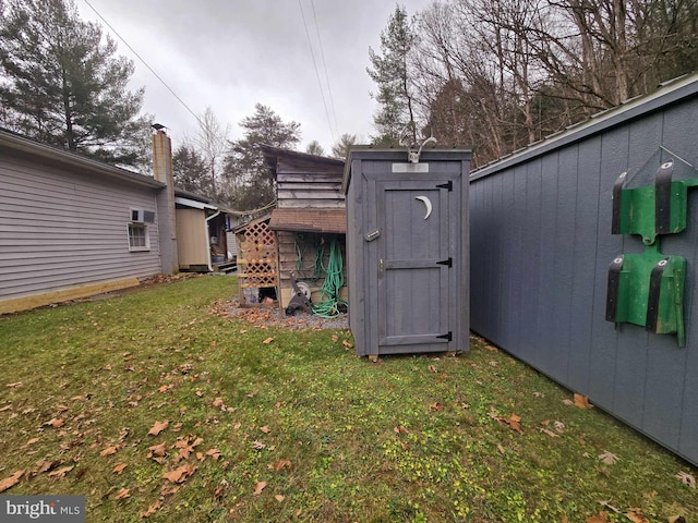 view of yard with a shed