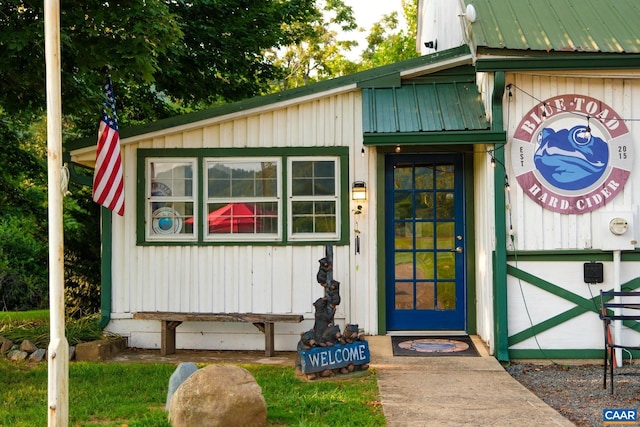 view of property entrance