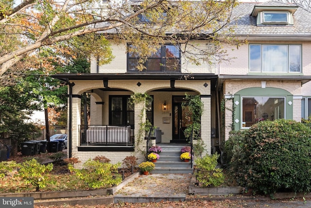 view of front facade with covered porch