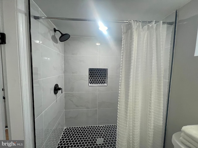 bathroom with curtained shower and toilet