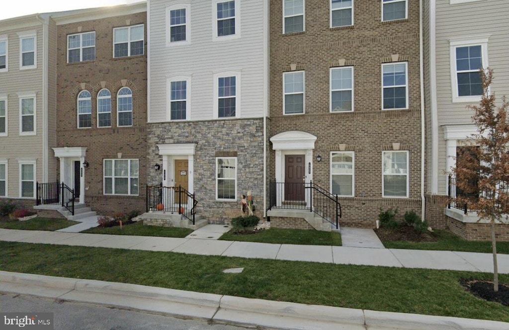 view of townhome / multi-family property