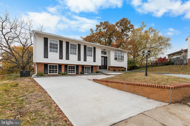 split foyer home with a front lawn