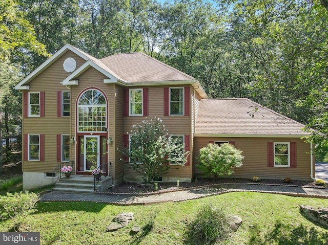 view of front facade with a front lawn