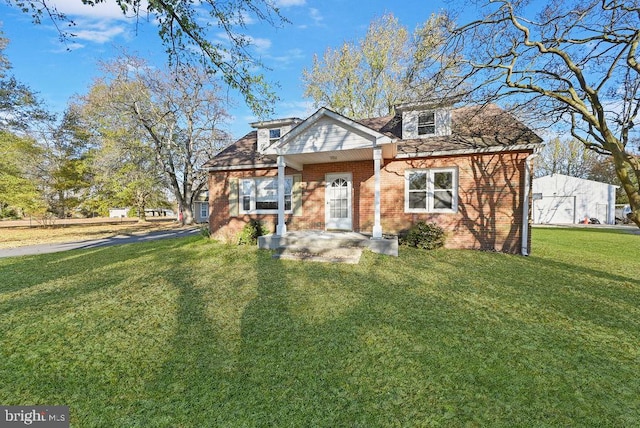 view of front of house featuring a front lawn