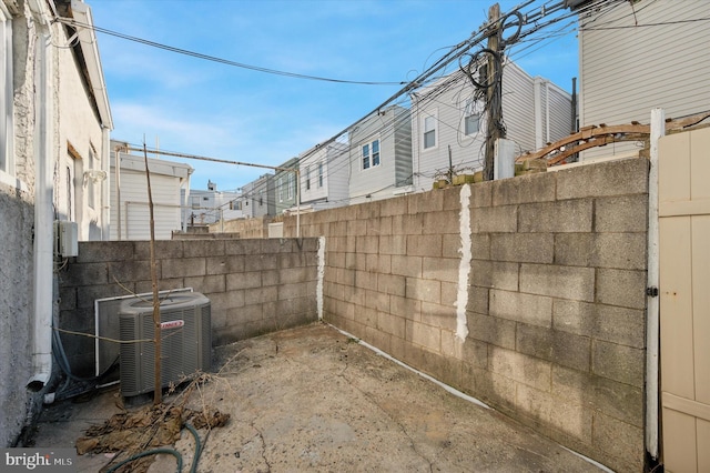 view of yard featuring central AC unit