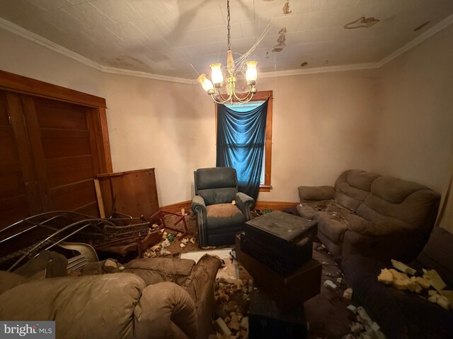 living room with crown molding and a chandelier