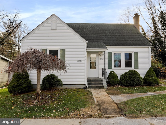 view of front of house with a front yard