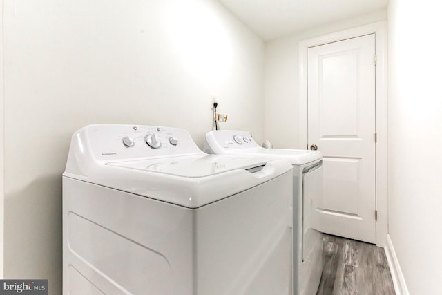 laundry room featuring hardwood / wood-style flooring and independent washer and dryer