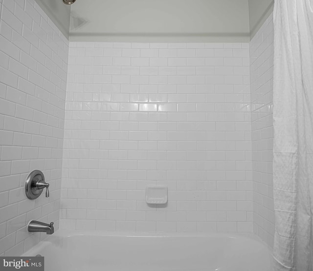 details featuring shower / tub combo