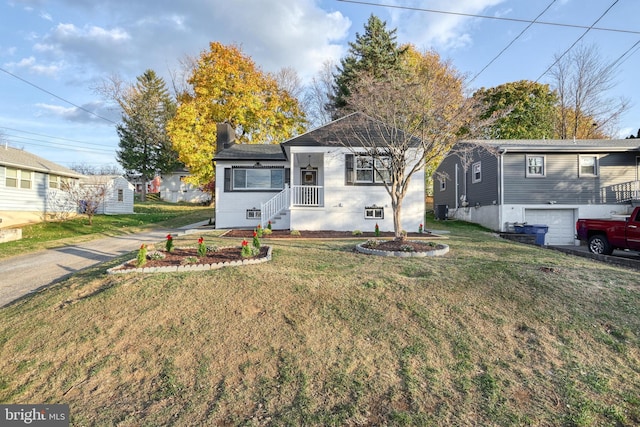 view of front facade featuring a garage and a front yard