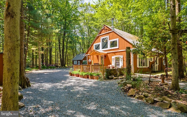 view of front of house featuring a wooden deck