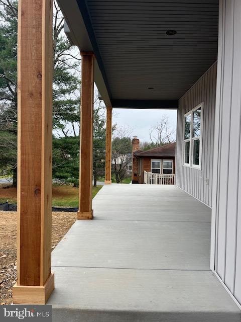 view of patio / terrace with covered porch