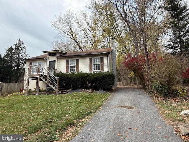 view of front of property with a front yard