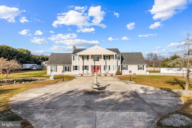 view of front of house featuring covered porch and a front lawn