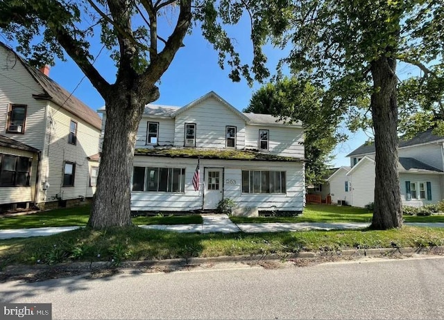 view of front of house with a front yard