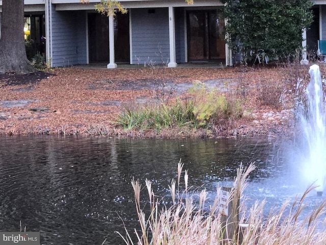 view of yard featuring a water view