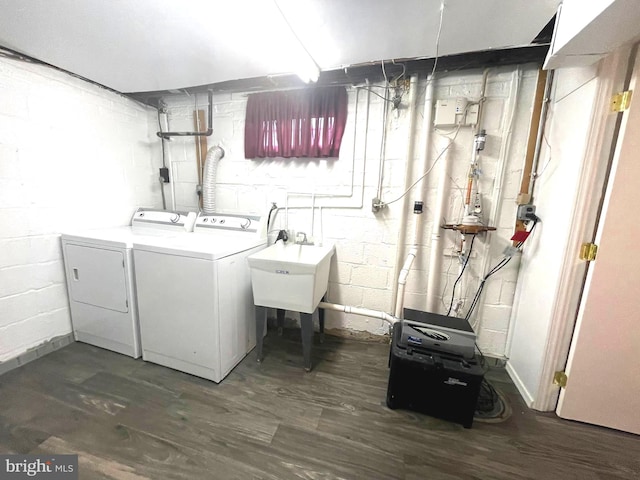 laundry room with sink, independent washer and dryer, and dark wood-type flooring