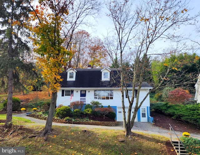 view of front facade with a garage