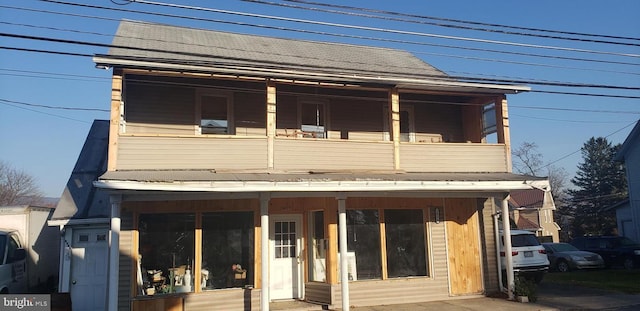 view of front of property featuring a porch