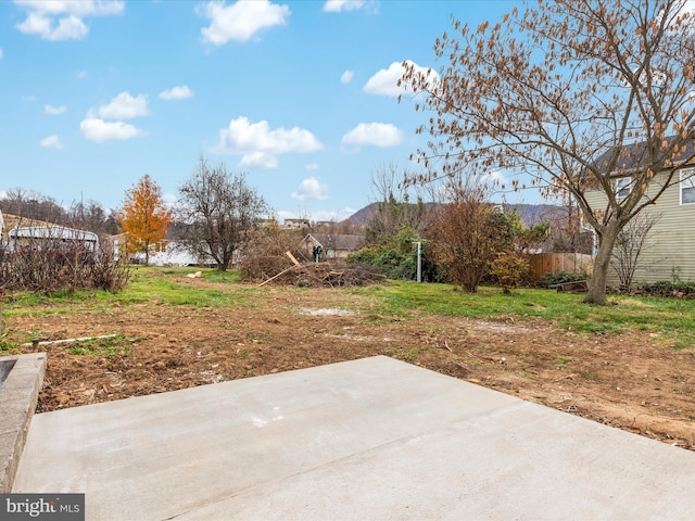 view of yard featuring a patio