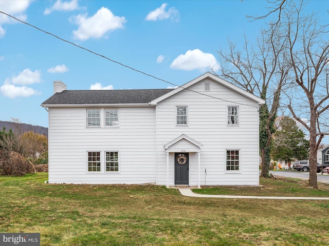 view of front of house featuring a front lawn