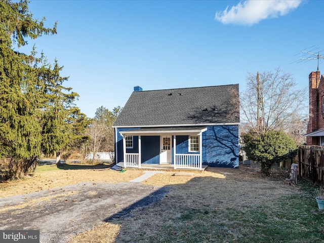 view of front of property featuring a porch