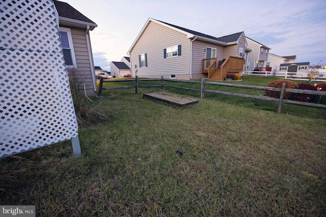 view of yard at dusk