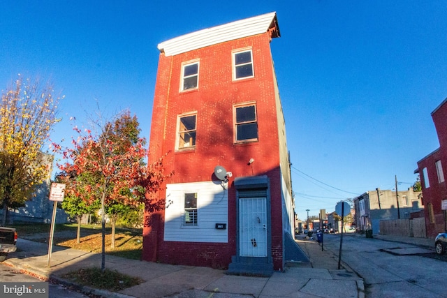 view of front of property