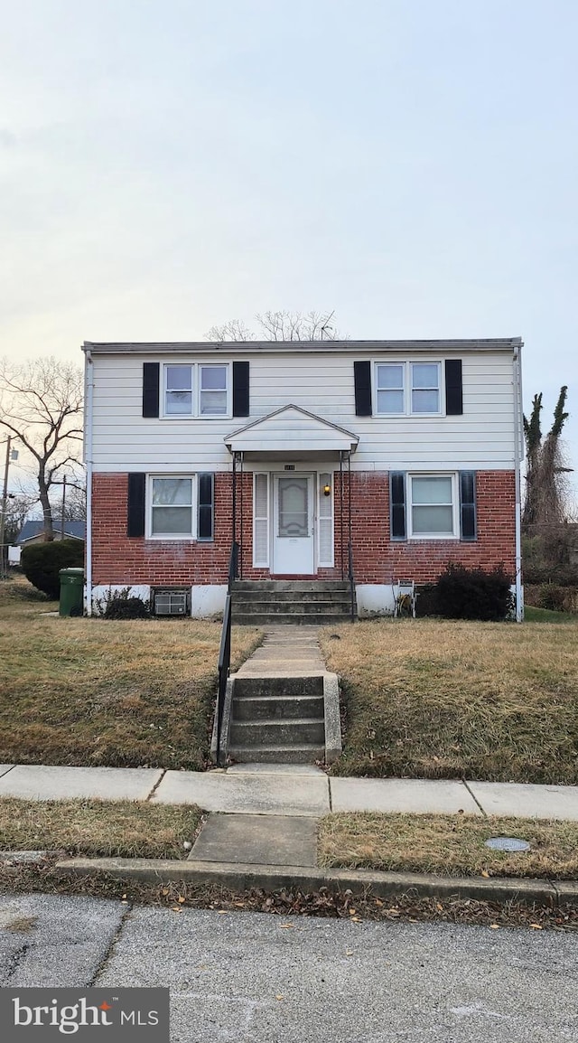 view of front of property with a front yard