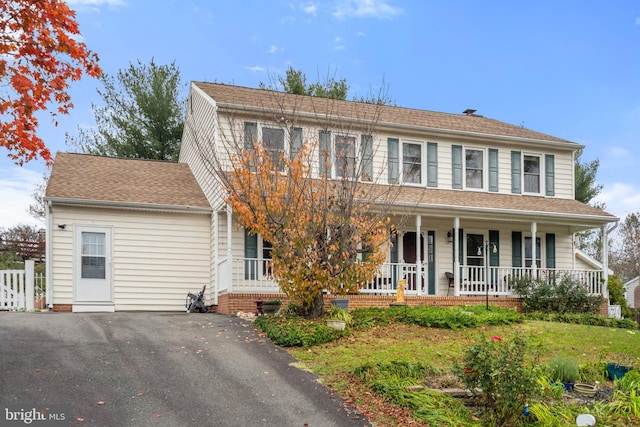 view of front of property with covered porch
