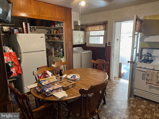 dining area featuring washing machine and clothes dryer