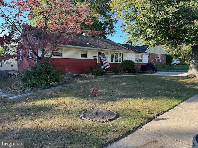 view of front of house with a front lawn