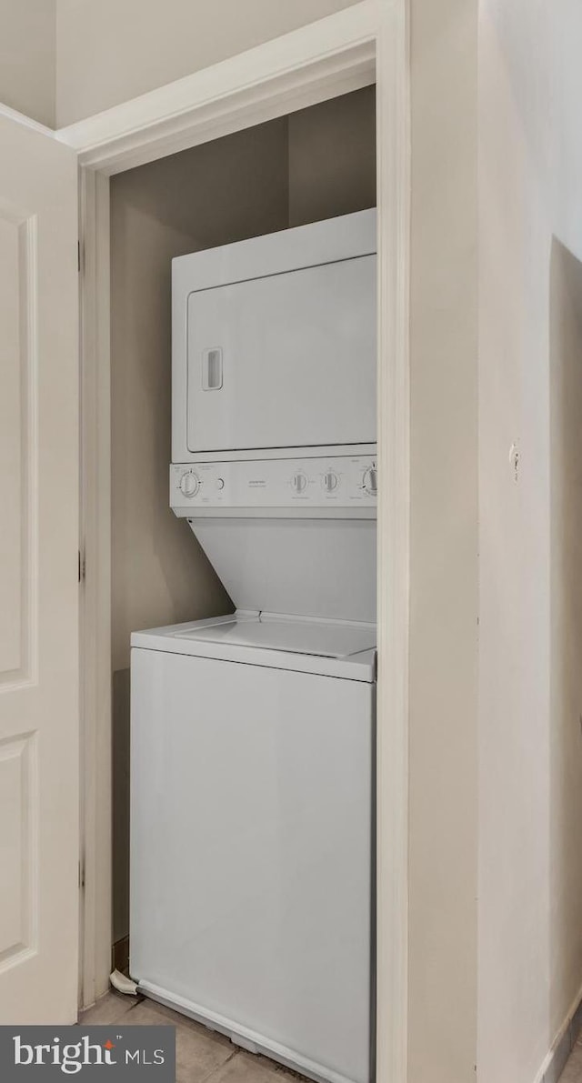 laundry room with stacked washer / drying machine