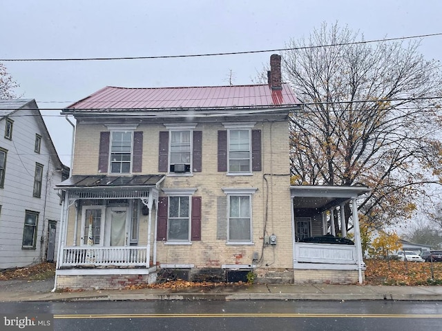 view of front facade with covered porch