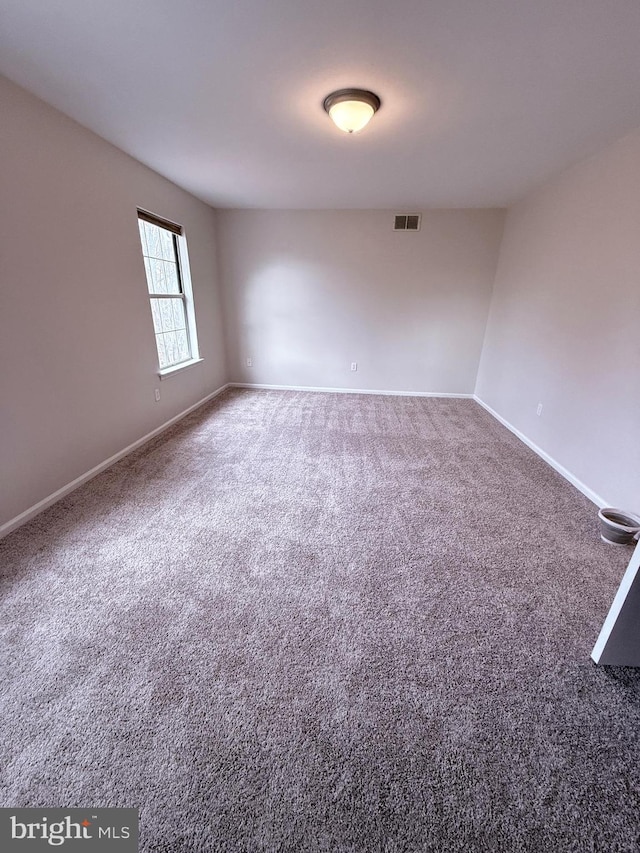 spare room featuring carpet