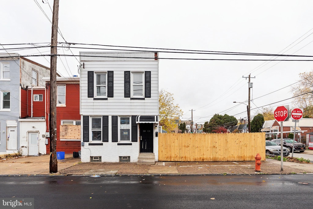 view of front of property