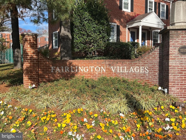 view of community / neighborhood sign