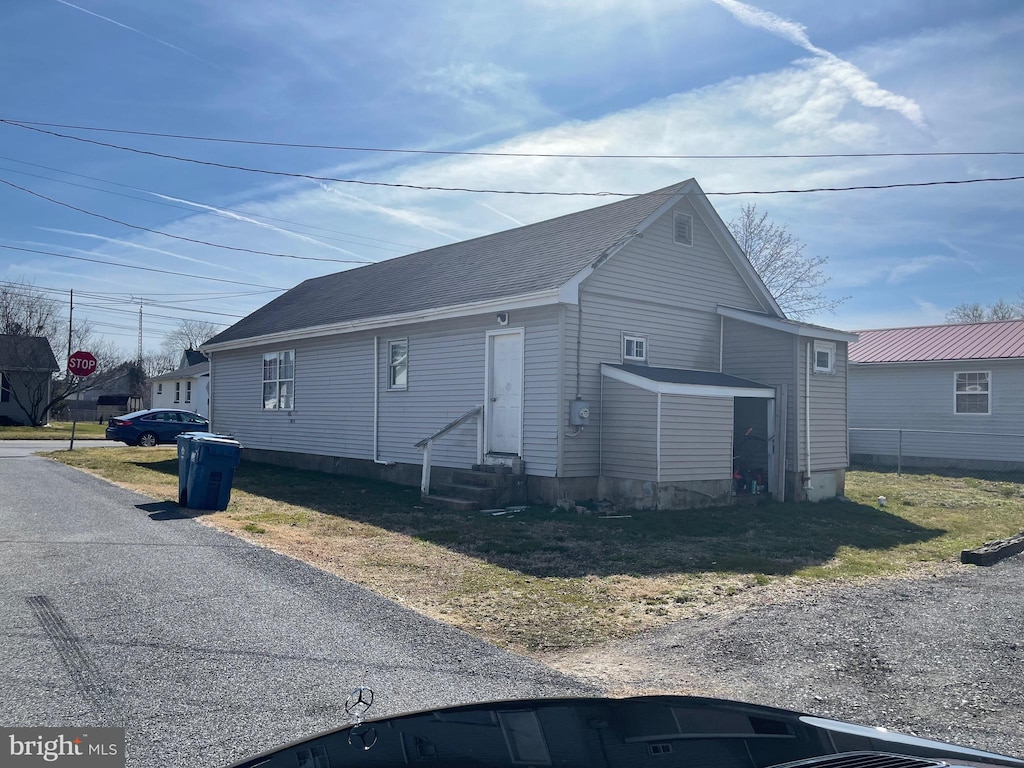 view of outbuilding