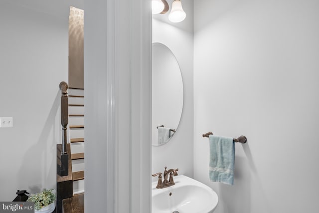 bathroom featuring sink