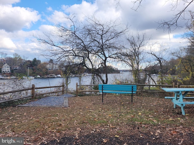 view of yard featuring a water view