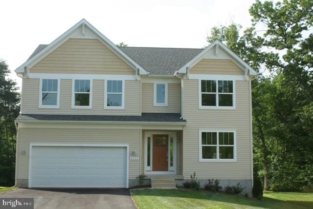 view of front facade with a garage and a front lawn