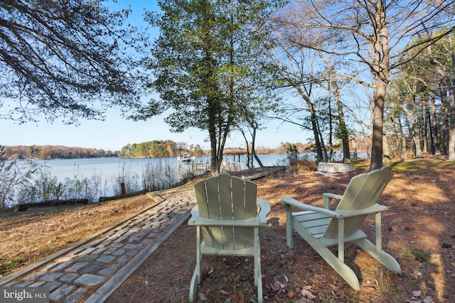 view of yard featuring a water view