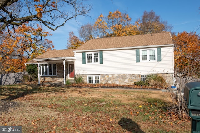 tri-level home with a front lawn