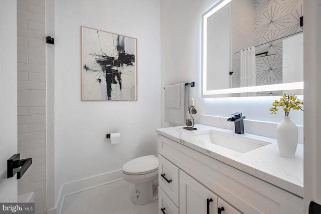 bathroom featuring curtained shower, vanity, and toilet