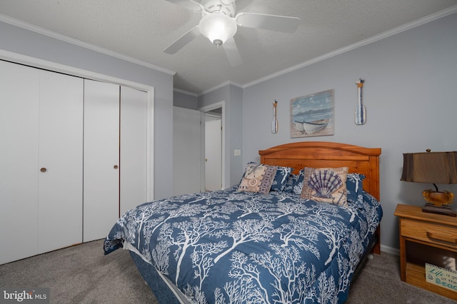 bedroom with ceiling fan, crown molding, a textured ceiling, a closet, and carpet