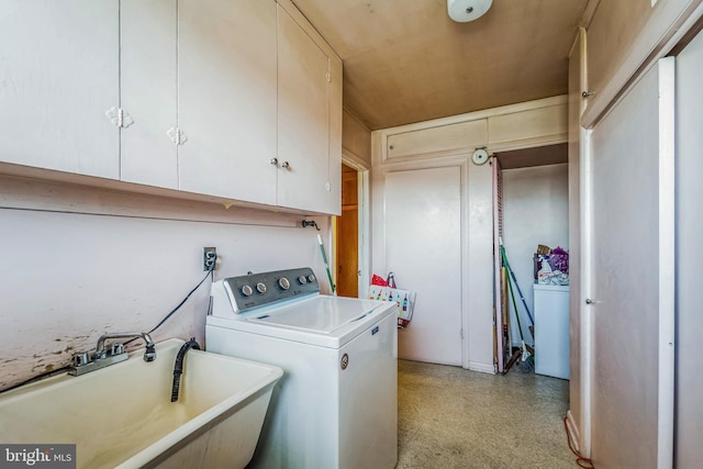 laundry room with sink, cabinets, and washer / dryer