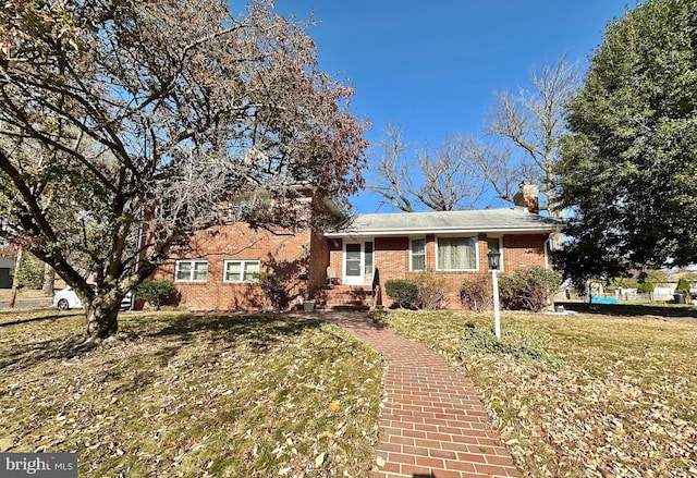 single story home with a front yard