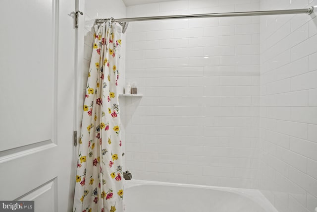 bathroom featuring shower / bathtub combination with curtain